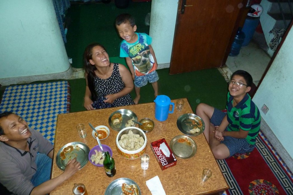 Auch meine Freunde Huberts Freunde in Kathmandu konnten nach dem schrecklichen Erdbeben schon wieder lachen. "...Und das ist für mich das Wichtigste!"
