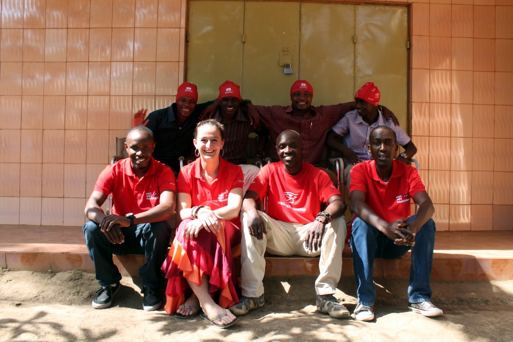 Caroline Ouederrou beim Unterricht unseres Teams in Tansania